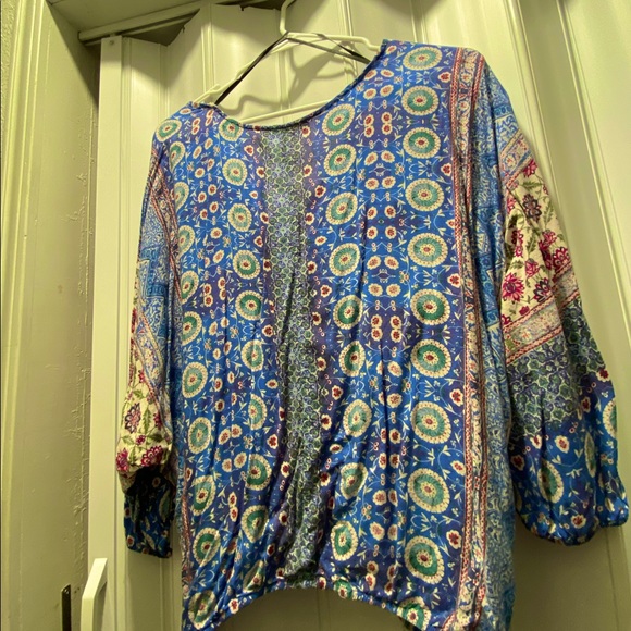 Forever21 Low cut blouse - Picture 3 of 3